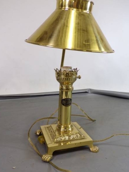 lot 16 image: Brass Lamp