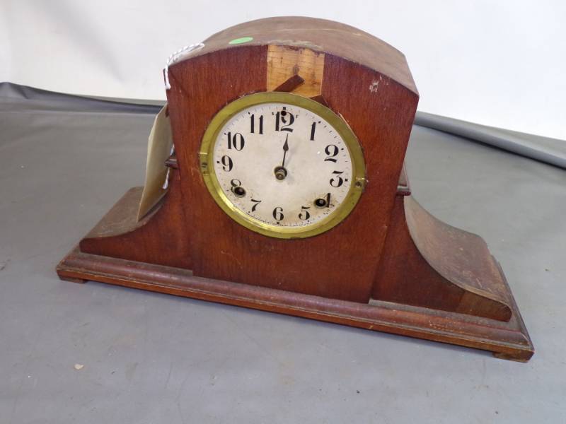 lot 18 image: Waterbury Clock