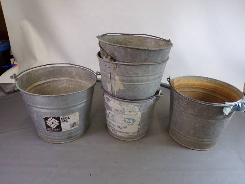 lot 20 image: 5 Galvanized Pails