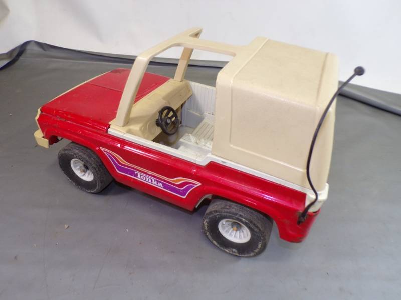 lot 37 image: Vintage Tonka Truck