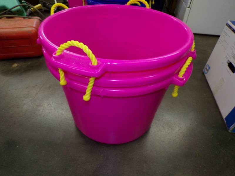 lot 47 image: 3 -  70 Qt. Muck Tub Pink