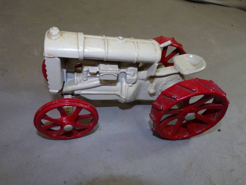 lot 59 image: Fordson Toy Tractor