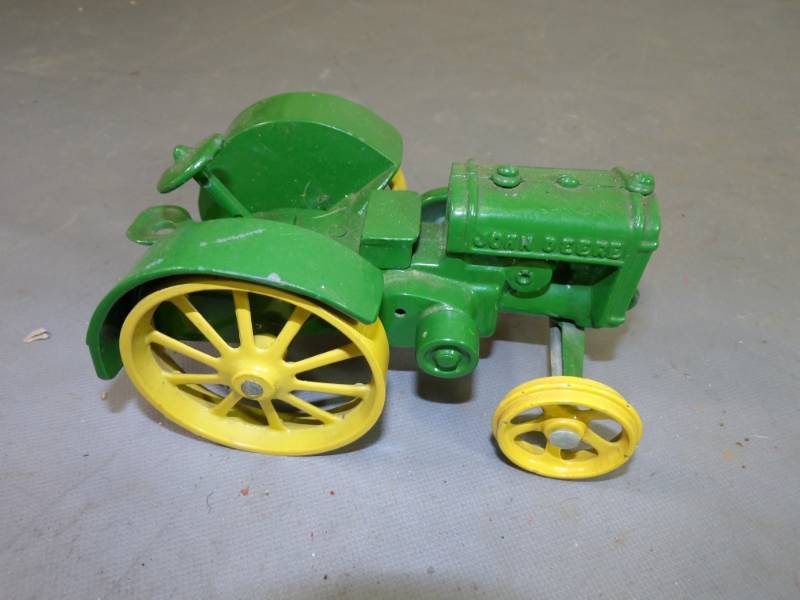 lot 60 image: John Deere Toy Tractor