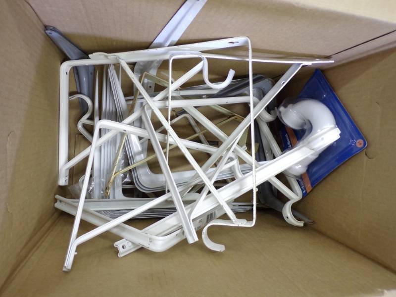 lot 101 image: Box of Shelf Brackets