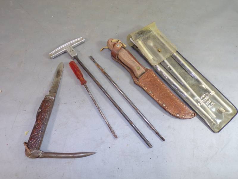lot 117 image: Pair of knives and Gun Cleaning Tools