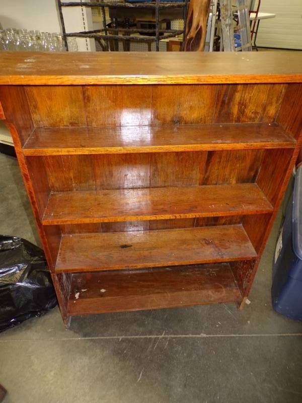 lot 121 image: Wood Shelf