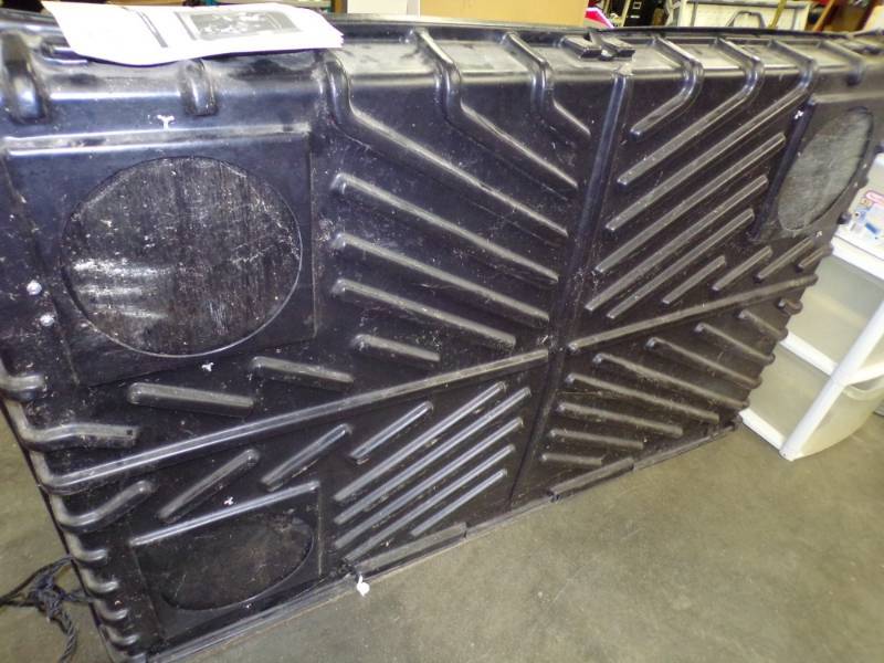 lot 1 image: The Clam 6800 Portable Fish House