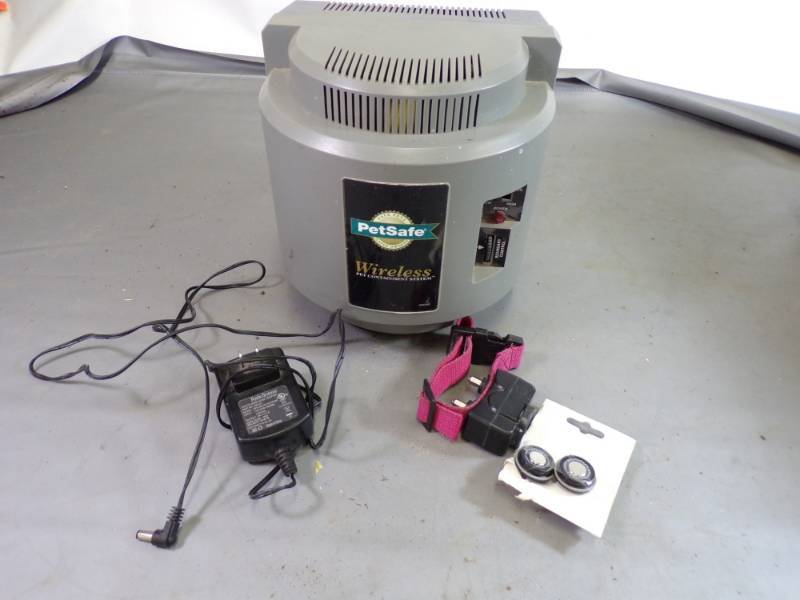 lot 35 image: Wireless Dog Fence Shock Collar, Both power up