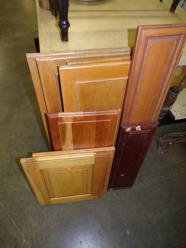 lot 134 image: Assorted Cabinet Doors