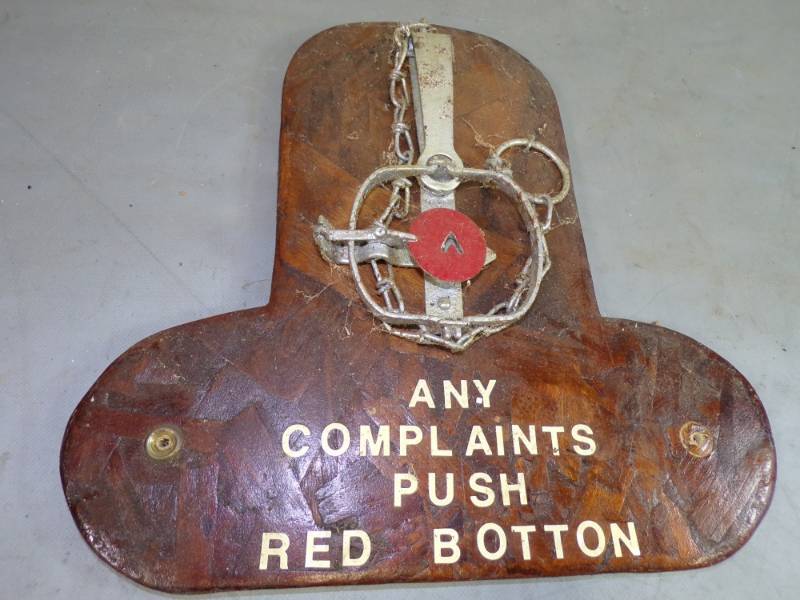 lot 138 image: Complaints Sign