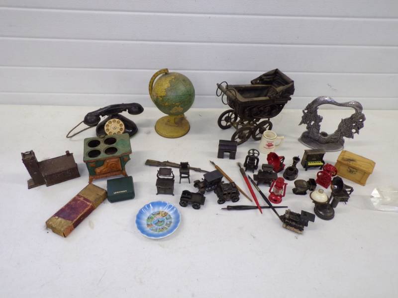 lot 145 image: Vintage Items and Pencil Sharpeners