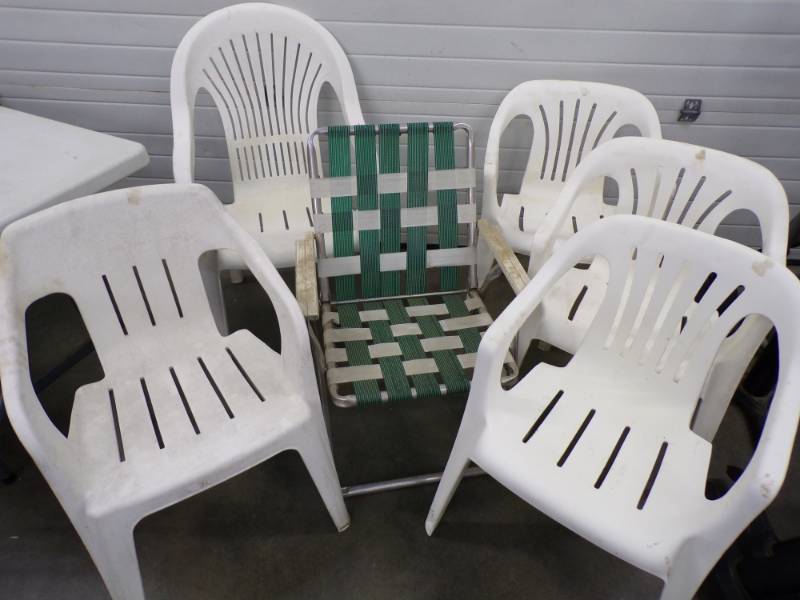 lot 150 image: 6 Patio Chairs