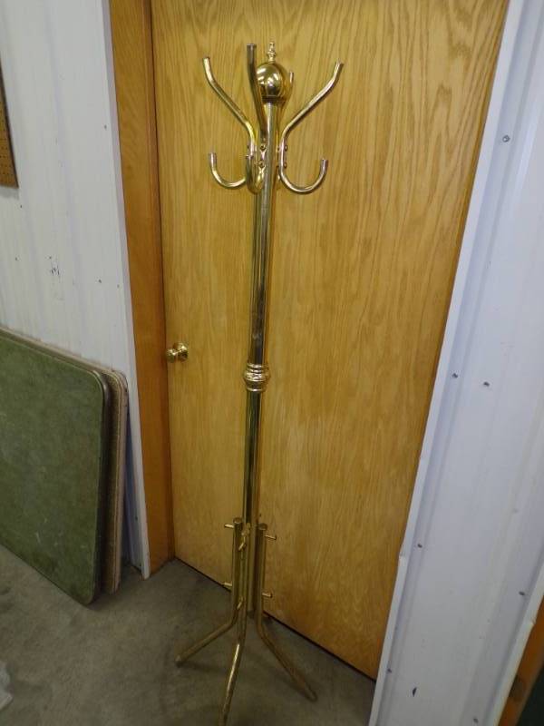 lot 158 image: Coat Tree
