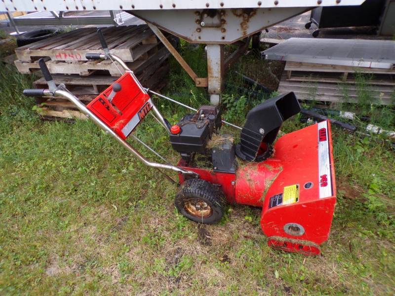 lot 164 image: MTD 5 HP 24 Snow Blower