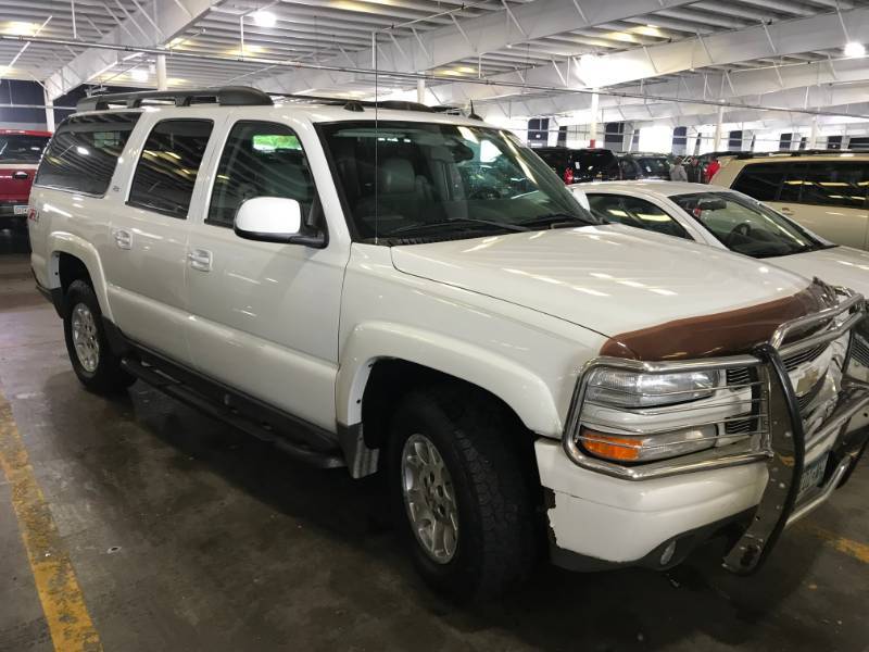 lot 6 image: 2005 Chevrolet Suburban Z71 4x4