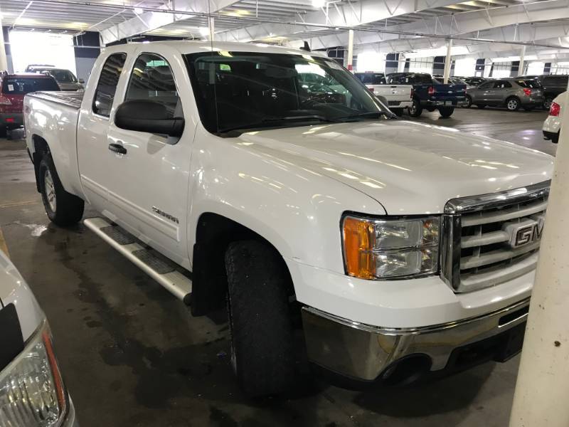 lot 10 image: 2010 GMC Sierra 1500 SLE 4x4