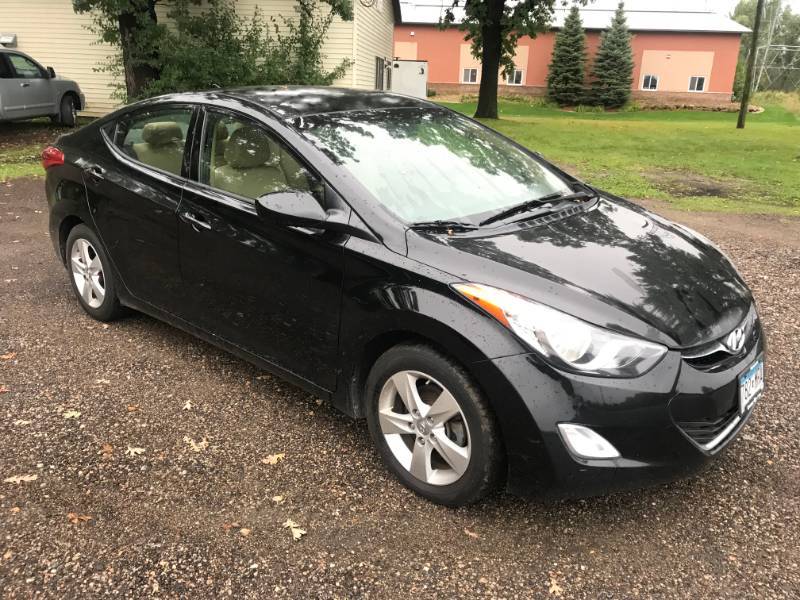 lot 1 image: 2013 Hyundai Elantra