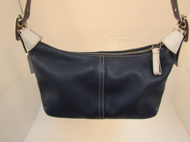 lot 9 image: Coach Purse