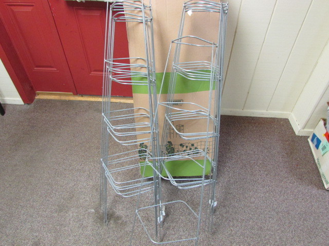 lot 22 image: Glamos New TomatoPlantTree Garden Cages
