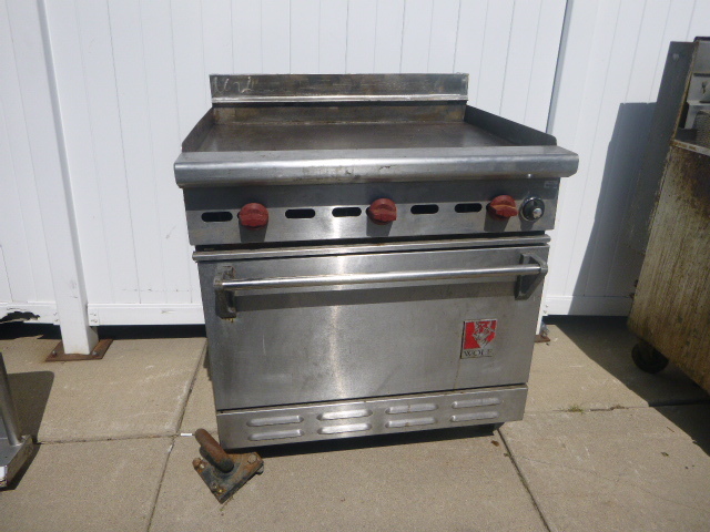 lot 1 image: Wolf GriddleOven