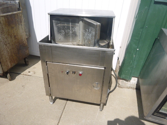 lot 4 image: Commercial Glasswasher