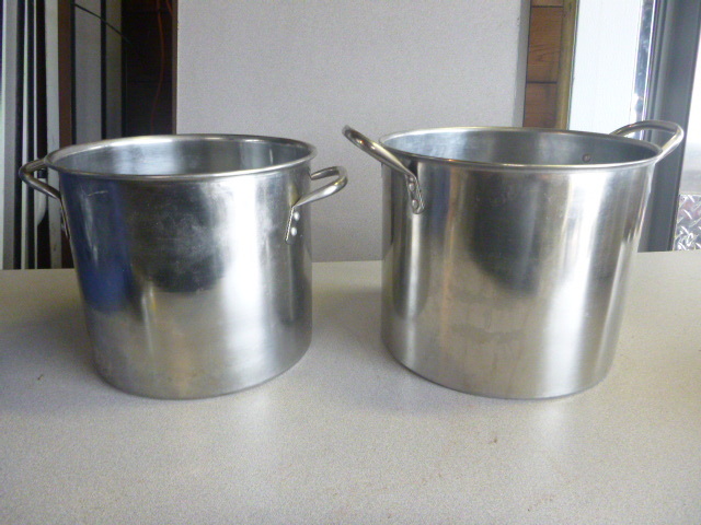 lot 15 image: 2 Stainless Pots