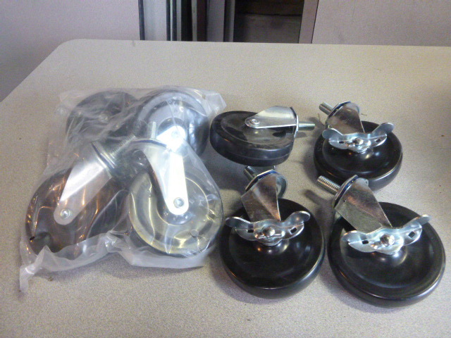 lot 19 image: 8 Casters