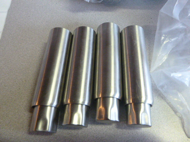 lot 20 image: 4 Adjustable Legs