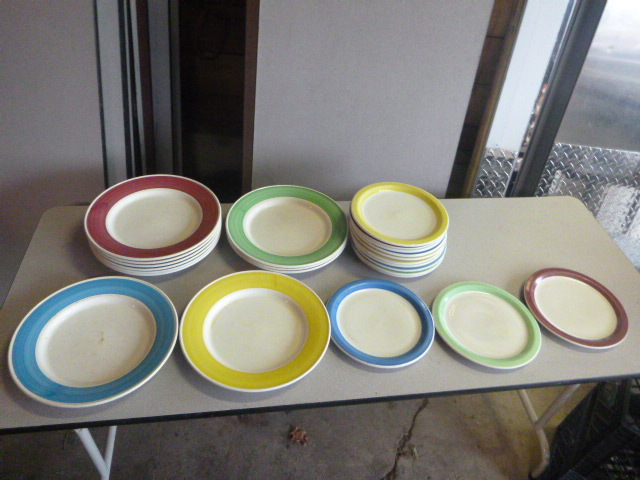 lot 23 image: Dinner Plates