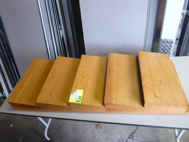 lot 28 image: Menu Holder