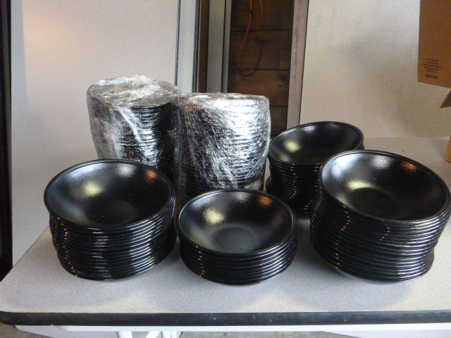 lot 33 image: Lot of Cambro Bowls