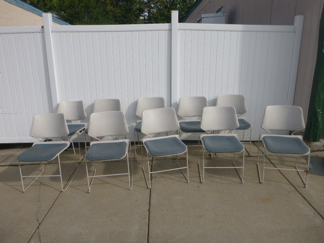 lot 35 image: 10 Restaurant Chairs