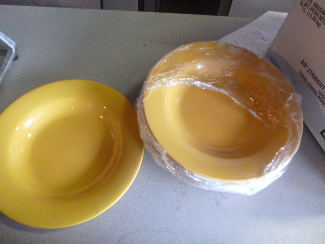 lot 42 image: 8 Pasta Bowls