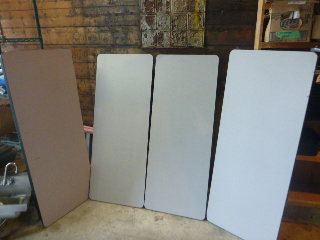 lot 53 image: 4 Folding Tables