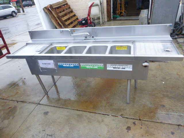 lot 61 image: 4 Bay Under Counter Bar Sink