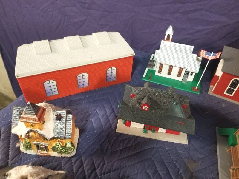 lot 7 image: Model Train Set Town Buildings 