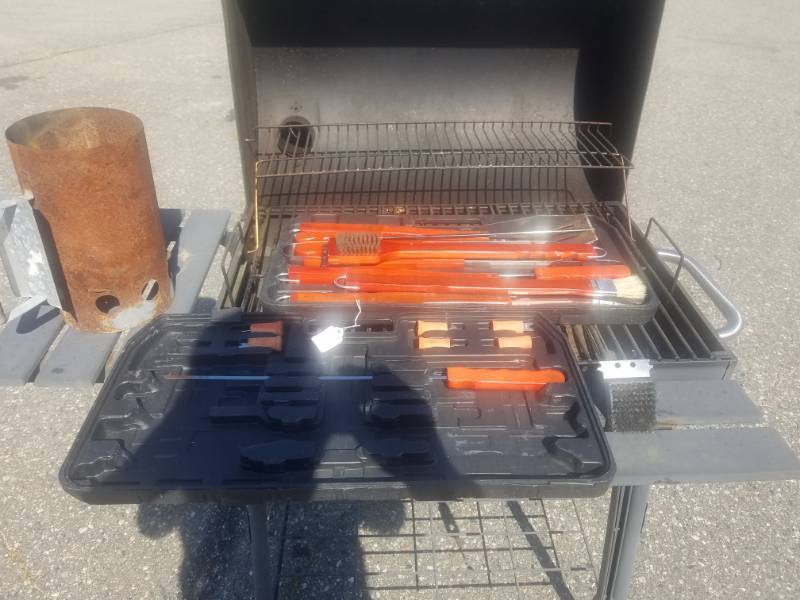 lot 27 image: Large Charcoal Grill 