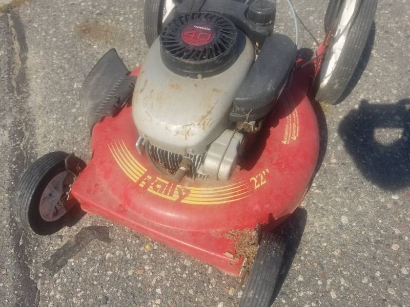 lot 29 image: Rally 22 Push Mower 