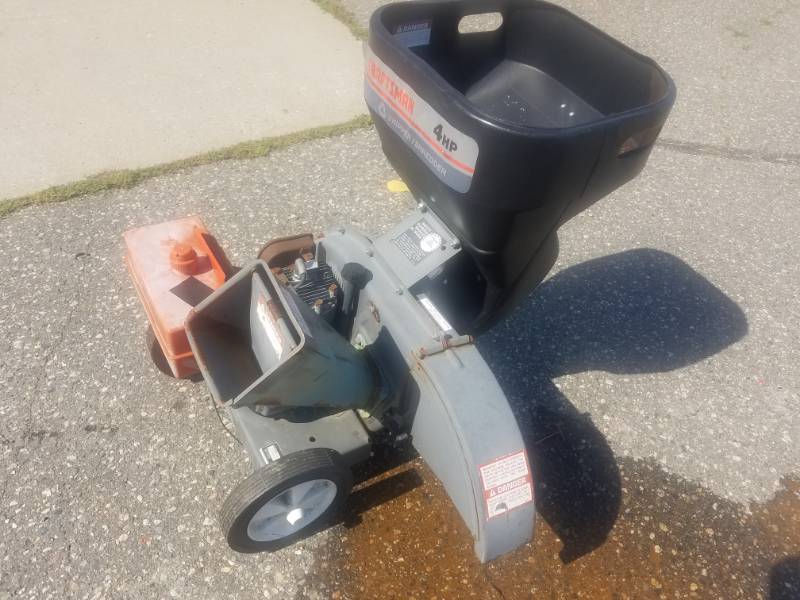 lot 30 image: Craftsman 4 HP ChipperShredder 