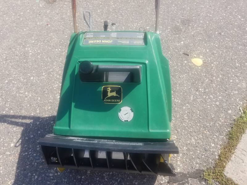 lot 32 image: John Deere 20 Single Stage Snow Thrower 