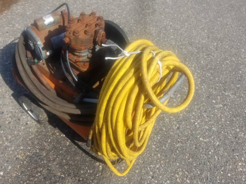 lot 33 image: Old Wagner Air Compressor 