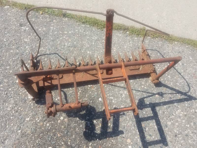 lot 35 image: 32 Sickle Mower Attachment 