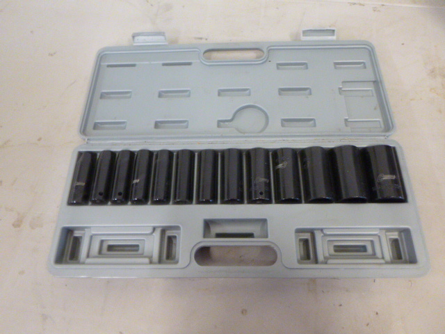 lot 17 image: Cummins Sockets
