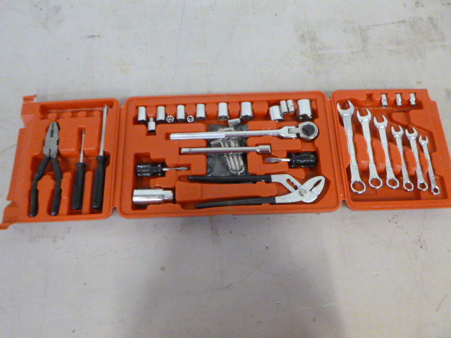 lot 20 image: Socket and Wrench Set
