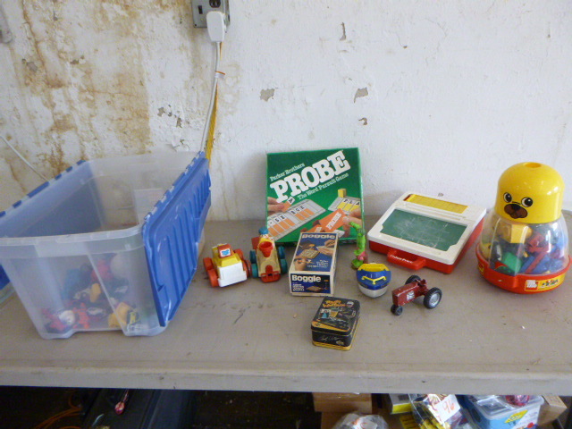 lot 60 image: Lot of Games and Toys