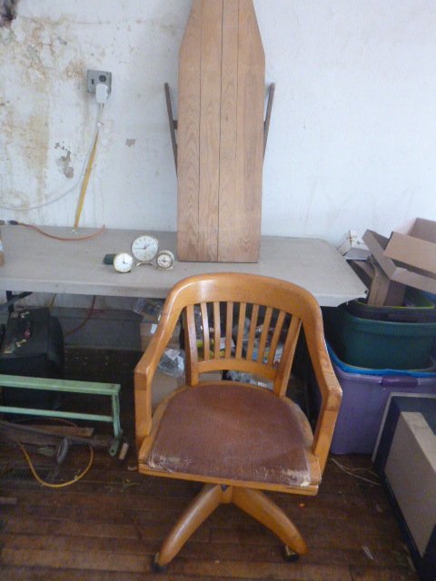 lot 103 image: Vintage Items