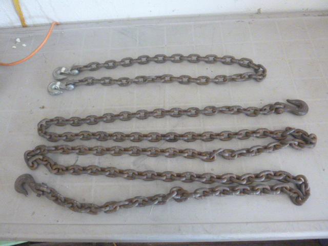 lot 111 image: 2 Chains with Hooks