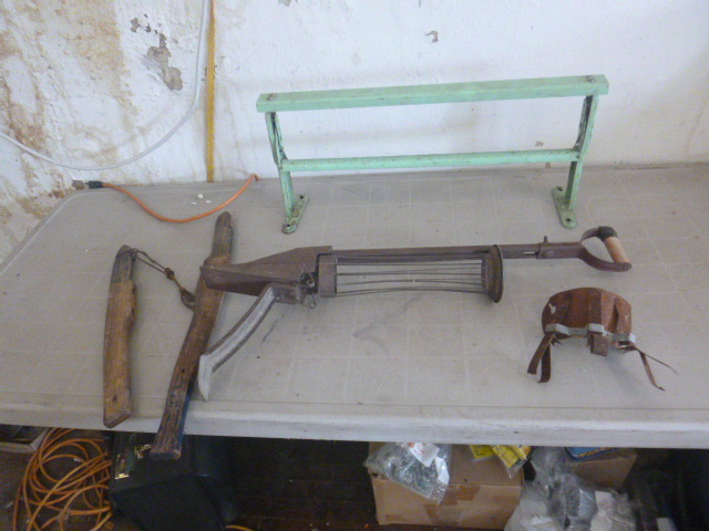 lot 113 image: Vintage Items