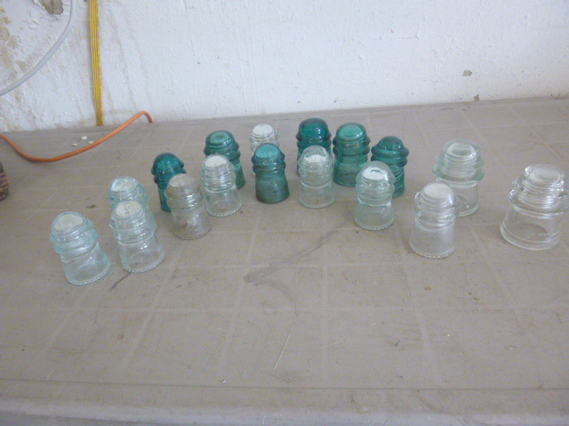 lot 114 image: 17 Vintage Insulators