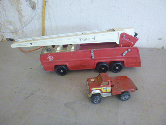 lot 115 image: 2 Tonka Trucks